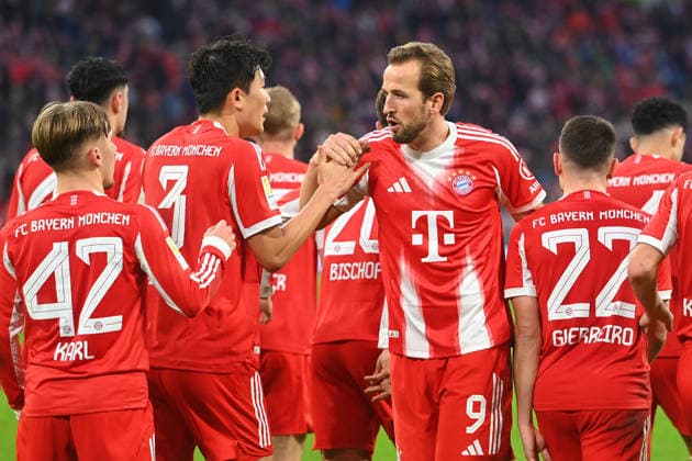 collective goal celebration M with from left Lennart KARL Bayern Muenchen ,Minjae KIM FC Bayern Muenchen , Harry KANE Bayern Muenchen , Raphael GUERREIRO Bayern Muenchen , cheering,joy,enthusiasm,action Football 1 Bundesliga Season 2025 2026, 12 Matchday, Matchday12 FC Bayern Muenchen FC St Pauli 3 1 on 29 11 2025 , A L L I A N Z A R E N A