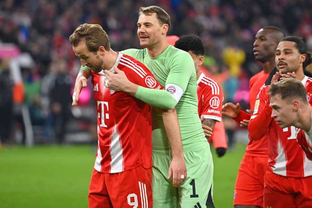 Final cheer Manuel NEW goalkeeper Bayern Muenchen with Harry KANE Bayern Muenchen jubilation,joy,enthusiasm,action Football 1 Bundesliga Season 2025 2026, 12 Matchday, Matchday12 FC Bayern Muenchen FC St Pauli 3 1 on 29 11 2025 , A L L I A N Z A R E N A