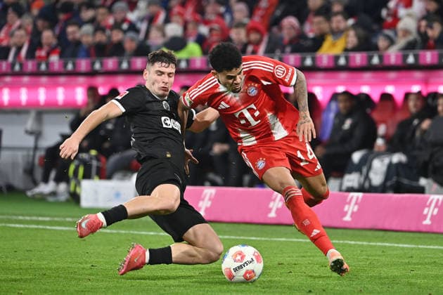 Luis DIAZ Bayern Muenchen , Action,duel against Arkadiusz PYRKA St Pauli Football 1 Bundesliga Season 2025 2026, 12 Matchday, Matchday12 FC Bayern Muenchen FC St Pauli 3 1 on 29 11 2025 , A L L I A N Z A R E N A