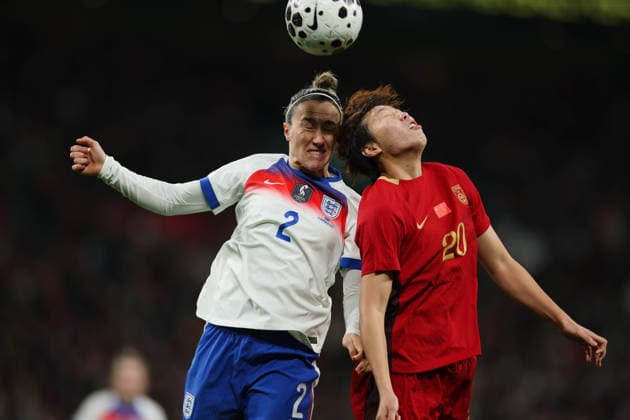 International Friendly, Länderspiel, Nationalmannschaft - England and China LONDON, ENGLAND - NOVEMBER 29: Lucy Bronze of England and Ziqin Shao of China during the International Friendly between England and China at Wembley Stadium on November 29, 2025 in London, England London England Copyright: xNinaxFarooqix