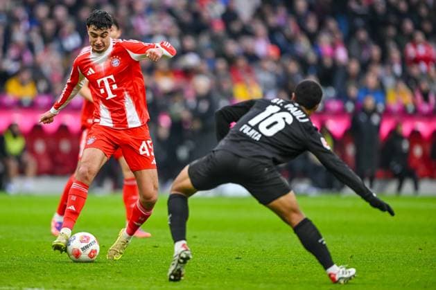 Aleksandar PavloviÄ‡ Bayern Munich and Joel Chima Fujita FC St Pauli battle for the ball during the Bundesliga match between FC Bayern Munich and FC St Pauli, Allianz Arena on November 29, 2025 in Munich, Germany Photo by Harry Langer DeFodi Images Aleksandar PavloviÄ‡ Bayern Munich and Joel Chima Fujita FC St Pauli battle for the ball during the Bundesliga match between FC Bayern Munich and FC St Pauli at Allianz Arena on November 29, 2025 in München, Germany Photo by Harry Langer DeFodi Images DFL regulations prohibit any use of photographs as image sequences and or quasi video Photo by Harry Langer DeFodi Images DFL regulations prohibit any use of photographs as image sequences and or quasi video