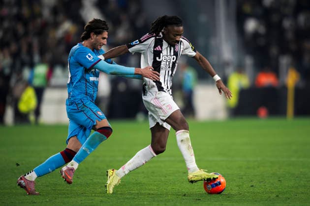 Juventus FC v Cagliari Calcio - Serie A Khephren Thuram of Juventus FC competes for the ball with Gennaro Borrelli of Cagliari Calcio during the Serie A football match between Juventus FC and Cagliari Calcio. Turin Italy Copyright: xNicolòxCampox
