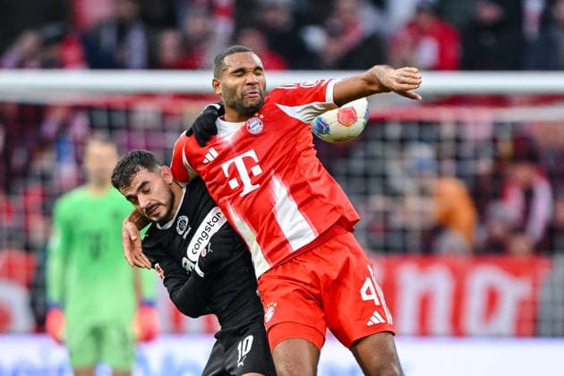 Danel Sinani FC St Pauli und Jonathan Tah Bayern München im Zweikampf waehrend des spiels der Bundesliga zwischen FC Bayern München und FC St Pauli, Allianz Arena am 29 November 2025 in München, Germany Photo by Harry Langer DeFodi Images Danel Sinani FC St Pauli und Jonathan Tah Bayern München battle for the ball during the Bundesliga match between FC Bayern München and FC St Pauli at Allianz Arena on November 29, 2025 in München, Germany Photo by Harry Langer DeFodi Images DFL regulations prohibit any use of photographs as image sequences and or quasi video Photo by Harry Langer DeFodi Images DFL regulations prohibit any use of photographs as image sequences and or quasi video