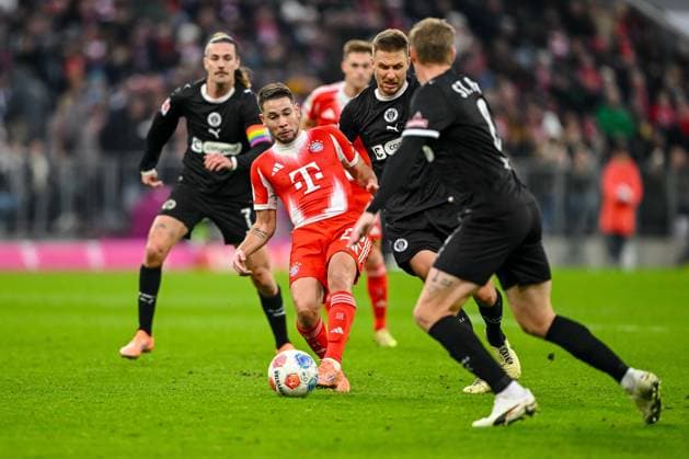Raphaël Guerreiro Bayern Munich , Karol Mets FC St Pauli and Eric Smith FC St Pauli battle for the ball during the Bundesliga match between FC Bayern Munich and FC St Pauli at Allianz Arena on November 29, 2025 in Munich, Germany Photo by Harry Langer DeFodi Images Raphaël Guerreiro Bayern Munich , Karol Mets FC St Pauli and Eric Smith FC St Pauli battle for the ball during the Bundesliga match between FC Bayern München and FC St Pauli at Allianz Arena on November 29, 2025 in München, Germany Photo by Harry Langer DeFodi Images DFL regulations prohibit any use of photographs as image sequences and or quasi video Photo by Harry Langer DeFodi Images DFL regulations prohibit any use of photographs as image sequences and or quasi video