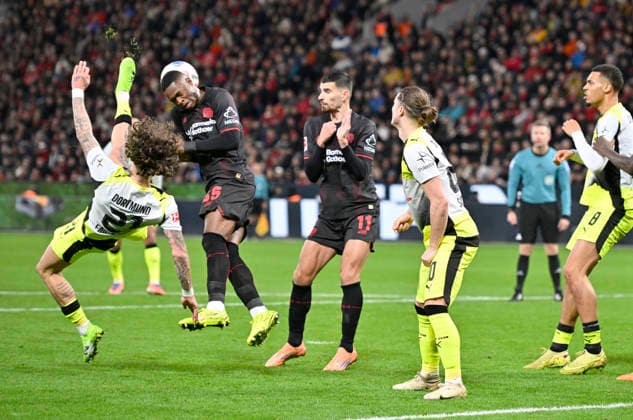 v l Fabio Silva Borussia Dortmund , Christian Kofane Bayer Leverkusen , Martin Terrier Bayer Leverkusen , Marcel Sabitzer Borussia Dortmund , Felix Nmecha Borussia Dortmund Fallrueckzieher, Aktion, Zweikampf, Fussball 1 Bundesliga,12 Spieltag, Bayer 04 Leverkusen Borussia Dortmund 1 2, am 29 11 2025 in Leverkusen Germany DFL regulations prohibit any use of photographs as image sequences and or quasi video Â
