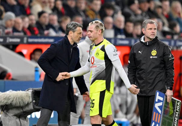 v l Coach Niko Kovac Borussia Dortmund , Julian Ryerson Borussia Dortmund Substitution Football 1 Bundesliga,12 Matchday, Bayer 04 Leverkusen Borussia Dortmund 1 2, on 29 11 2025 in Leverkusen Germany DFL regulations prohibit any use of photographs as image sequences and or quasi video Â