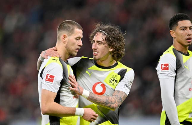 v l Waldemar Anton Borussia Dortmund , Fabio Silva Borussia Dortmund Fussball 1 Bundesliga,12 Spieltag, Bayer 04 Leverkusen Borussia Dortmund 1 2, am 29 11 2025 in Leverkusen Germany DFL regulations prohibit any use of photographs as image sequences and or quasi video Â