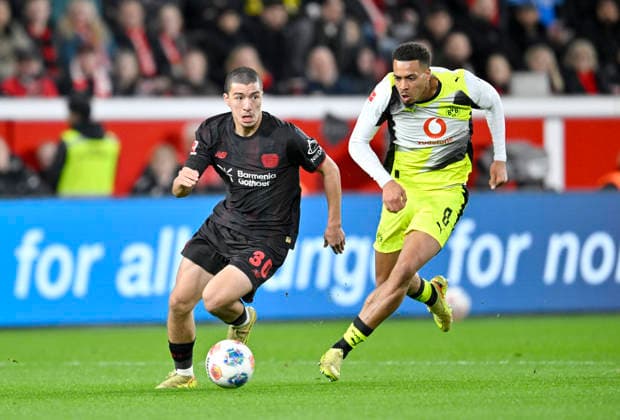 v l Ibrahim Maza Bayer Leverkusen , Felix Nmecha Borussia Dortmund action, duel, Football 1 Bundesliga,12 Matchday, Bayer 04 Leverkusen Borussia Dortmund 1 2, on 29 11 2025 in Leverkusen Germany DFL regulations prohibit any use of photographs as image sequences and or quasi video Â