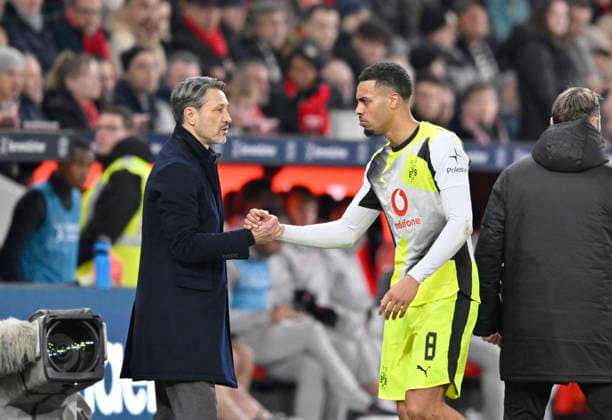 v l Coach Niko Kovac Borussia Dortmund , Felix Nmecha Borussia Dortmund Substitution Football 1 Bundesliga,12 Matchday, Bayer 04 Leverkusen Borussia Dortmund 1 2, on 29 11 2025 in Leverkusen Germany DFL regulations prohibit any use of photographs as image sequences and or quasi video Â