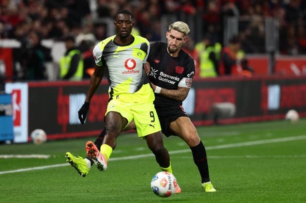 Leverkusen, BayArena, 29 11 25, GER, Men, 1 Bundesliga, Season 2025 2026, Bayer 04 Leverkusen Borussia Dortmund, Serhou Guirassy Borussia Dortmund and Robert Andrich Bayer 04 Leverkusen in a duel, DFB DFL REGULATIONS PROHIBIT ANY USE OF PHOTOGRAPHS AS IMAGE SEQUENCES AND OR QUASI VIDEO Copyright: JoachimxBywaletz xJB-Sportfoto