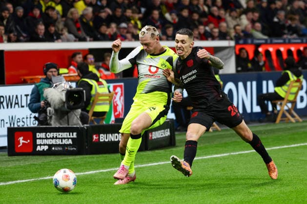 Leverkusen, BayArena, 29 11 25, GER, Men, 1 Bundesliga, Season 2025 2026, Bayer 04 Leverkusen Borussia Dortmund, Julian Ryerson Borussia Dortmund and Alejandro Grimaldo Bayer 04 Leverkusen in a duel, DFB DFL REGULATIONS PROHIBIT ANY USE OF PHOTOGRAPHS AS IMAGE SEQUENCES AND OR QUASI VIDEO Copyright: JoachimxBywaletz xJB-Sportfoto