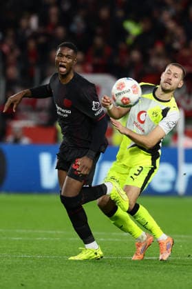 Leverkusen, BayArena, 29 11 25, GER, Men, 1 Bundesliga, Season 2025 2026, Bayer 04 Leverkusen Borussia Dortmund, Christian Kofane Bayer 04 Leverkusen and Waldemar Anton Borussia Dortmund in a duel, DFB DFL REGULATIONS PROHIBIT ANY USE OF PHOTOGRAPHS AS IMAGE SEQUENCES AND OR QUASI VIDEO Copyright: JoachimxBywaletz xJB-Sportfoto