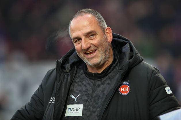 29 11 2025, xtgx, Fußball 1 Bundesliga, 1 FC Union Berlin 1 FC Heidenheim emspor, v l Frank Schmidt Heidenheim, Trainer Portrait, Portraet, Einzelbild lacht, lächeln, positiv, zufrieden DFL DFB REGULATIONS PROHIBIT ANY USE OF PHOTOGRAPHS as IMAGE SEQUENCES and or QUASI VIDEO Berlin
