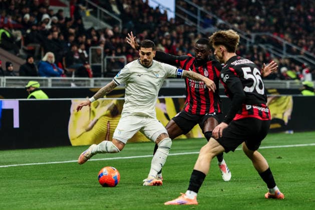 CALCIO - Serie A - AC Milan vs SS Lazio Mattia Zaccagni of SS Lazio and Fikayo Tomori of AC Milan during AC Milan vs SS Lazio, Italian soccer Serie A match in Milan, Italy, November 29 2025 Milan Italy  Copyright: xIPAxSport ABACAx