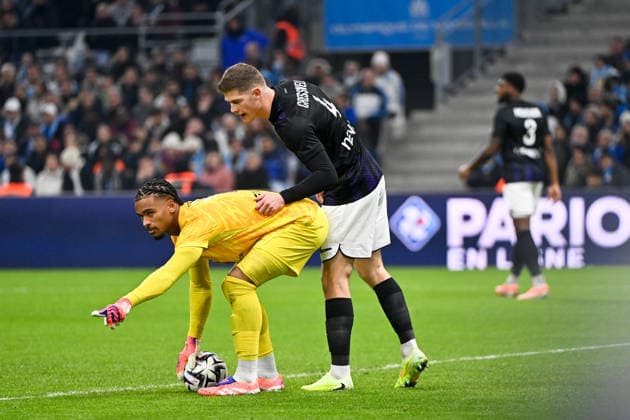 Olympique de Marseille v Toulouse FC - Ligue 1 McDonald s 2025 2026 04 Charlie CRESSWELL (tfc) - 01 Guillaume RESTES (tfc) during the Ligue 1 McDonald s match between Olympique de Marseille and Toulouse FC at Stade Velodrome on November 29, 2025 in Marseille, France. Marseille France  Copyright: xFEPx 776348217