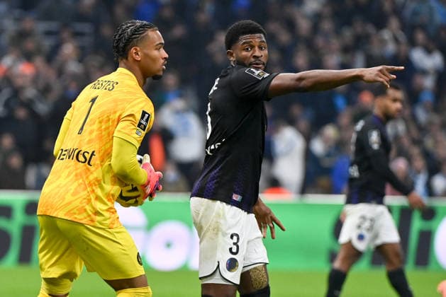 Olympique de Marseille v Toulouse FC - Ligue 1 McDonald s 2025 2026 03 Mark MCKENZIE (tfc) - 01 Guillaume RESTES (tfc) during the Ligue 1 McDonald s match between Olympique de Marseille and Toulouse FC at Stade Velodrome on November 29, 2025 in Marseille, France. Marseille France  Copyright: xFEPx 776348217