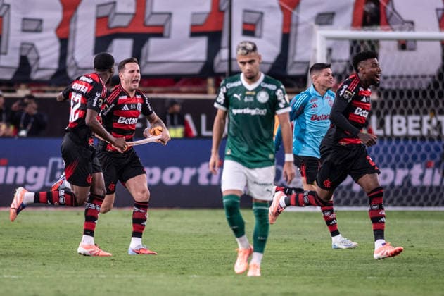 Palmeiras v Flamengo: Final Copa CONMEBOL Libertadores 2025 LIMA,PERU - NOVEMBER 29: Players of Flamengo celebrate after winning and becoming champions following the Copa CONMEBOL Libertadores 2025 match between Palmeiras and Flamengo at Monumental U Stadium on November 29, 2025, in Lima,Peru. (Photo by Guilherme Veiga PxImages) Sao Paulo Monumental U Stadium Lima Peru Copyright: xGuilhermexVeigax