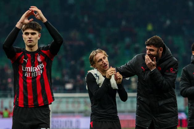 Luka Modric of AC Milan and Pietro Terracciano of AC Milan during AC Milan vs SS Lazio, Italian soccer Serie A match in Milan, Italy, November 29 2025  Copyright: xRaffaelexConti IPAxSportx xipa-agency.netx xx IPA_68537603 IPA_Agency_IPA68537603