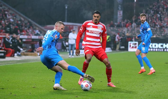 Adrian Beck on the ball, Danilho Doekhi duel Match scene Action Sport Football Soccer Bundesliga Men DFL 12 Matchday Season 2025 2026 29 11 2025 1 FC Union Berlin FCU vs 1 FC Heidenheim FCH DFL regulations prohibit any use of photographs as image sequences and or quasi video