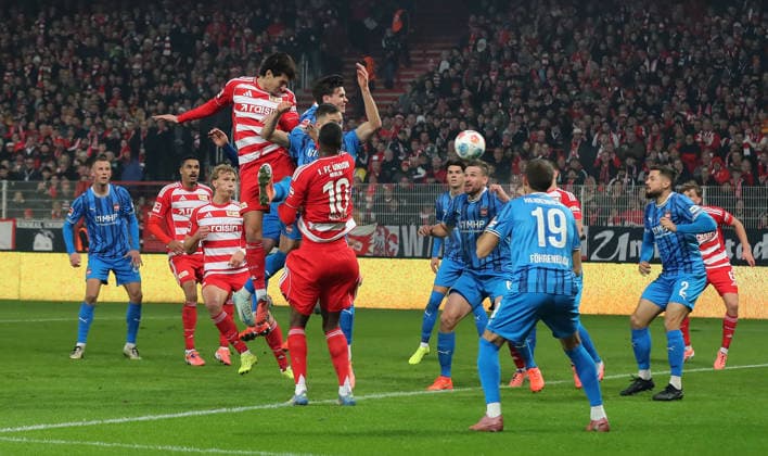 Diogo Leite heads for goal duel Match scene Action Sport Football Soccer Bundesliga Men DFL 12 Matchday Season 2025 2026 29 11 2025 1 FC Union Berlin FCU vs 1 FC Heidenheim FCH DFL regulations prohibit any use of photographs as image sequences and or quasi video