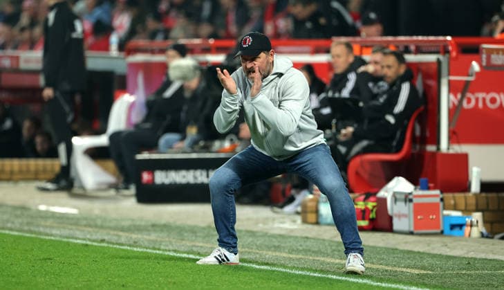 Coach Steffen Baumgart fires up Single image Crop action Sport Football Soccer Bundesliga Men DFL 12 Matchday Season 2025 2026 29 11 2025 1 FC Union Berlin FCU vs 1 FC Heidenheim FCH DFL regulations prohibit any use of photographs as image sequences and or quasi video