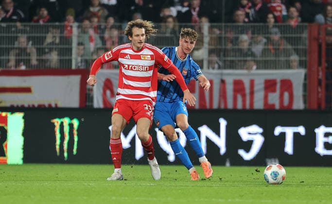 Alex Kral, Jan Schöppner Zweikampf Spielzene Action Sport Fußball Bundesliga Herren DFL 12 Spieltag Saison 2025 2026 29 11 2025 1 FC Union Berlin FCU vs 1 FC Heidenheim FCH DFL regulations prohibit any use of photographs as image sequences and or quasi video
