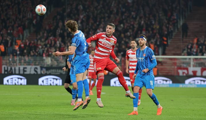 Jan Schöppner, Andrej Ilic , Julian Niehues Zweikampf Spielzene AktionSport Fußball Fußball Bundesliga Herren DFL 12 Spieltag Saison 2025 2026 29 11 2025 1 FC Union Berlin FCU vs 1 FC Heidenheim FCH DFL regulations prohibit any use of photographs as image sequences and or quasi video