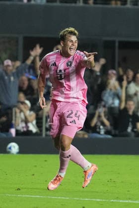 FT. LAUDERDALE, FL - NOVEMBER 29: Inter Miami forward Mateo Silvetti (24) celebrates after a goal during the MLS, Fussball Herren, USA Eastern Conference finals between New York FC and Inter Miami CF on Saturday, November 29, 2025 at Chase Stadium in Fort Lauderdale, FL (Photo by Peter Joneleit Icon Sportswire) SOCCER: NOV 29 MLS Cup Playoffs Inter Miami CF vs NYC FC EDITORIAL USE ONLY Icon251129081