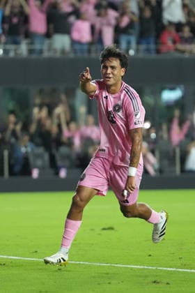 FT. LAUDERDALE, FL - NOVEMBER 29: Inter Miami midfielder Telasco Segovia (8) celebrates after his goal during the MLS, Fussball Herren, USA Eastern Conference finals between New York FC and Inter Miami CF on Saturday, November 29, 2025 at Chase Stadium in Fort Lauderdale, FL (Photo by Peter Joneleit Icon Sportswire) SOCCER: NOV 29 MLS Cup Playoffs Inter Miami CF vs NYC FC EDITORIAL USE ONLY Icon251129060
