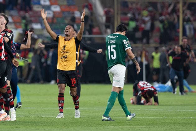 LIMA (PE), 11 28 2025 - LIBERTADORES FLAMENGO x PALMEIRAS - Samuel Lino during the match between Palmeiras and Flamengo, valid for the Final of the Copa Libertadores de America, held at Estadio Monumental U, on the afternoon of Saturday, the 29th. (Photo: Crizam Franca Photo Premium SPP) 30930 (Crizam FranoÂßa, Crizam Franca SPP) Copyright: xCrizamxFranoÂßa,xCrizamxFrancax xSPPx spp-en-CrFrCrFr-crizam_franca_photo_premium_326633
