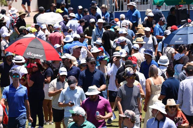 GOLF AUSTRALIAN PGA, Golf Herren Crowds during the Final Round of the Australian PGA Championship at Royal Queensland Golf Club in Brisbane, Sunday, November 30, 2025. ( NO ARCHIVING, EDITORIAL USE ONLY BRISBANE QUEENSLAND AUSTRALIA  Copyright: xJASONxO BRIENx 20251130161180633686
