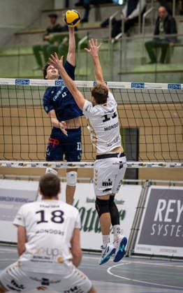 Volleyball, Season 2025 2026, 2 Bundesliga Nord, 29 11 2025, 09 Matchday, Men, TuV Bocholt blue vs TuS Mondorf white v l Manuel Harms TuS Mondorf, 18 , Joke Johannig TuB Bocholt , Manuel Harms TuS Mondorf , Bocholt Sporthalle West Nordrhein Westfalen Germany 251129_vb_tub-bocholt_tus-mondorf_46500