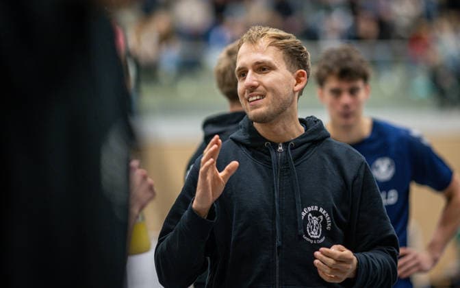 Volleyball, Season 2025 2026, 2 Bundesliga Nord, 29 11 2025, 09 Matchday, Men, TuV Bocholt blue vs TuS Mondorf white Max Ole Luebbert Coach TuB Bocholt , Bocholt Sporthalle West Nordrhein Westfalen Germany 251129_vb_tub-bocholt_tus-mondorf_46515