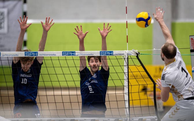 Volleyball, Season 2025 2026, 2 Bundesliga Nord, 29 11 2025, 09 Matchday, Men, TuV Bocholt blue vs TuS Mondorf white v l Tom Doerpinghaus TuB Bocholt , Ben Stoverink TuB Bocholt , Kevin Janzen TuS Mondorf , Bocholt Sporthalle West Nordrhein Westfalen Germany 251129_vb_tub-bocholt_tus-mondorf_46523