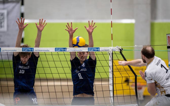 Volleyball, Season 2025 2026, 2 Bundesliga Nord, 29 11 2025, 09 Matchday, Men, TuV Bocholt blue vs TuS Mondorf white v l Tom Doerpinghaus TuB Bocholt , Ben Stoverink TuB Bocholt , Kevin Janzen TuS Mondorf , Bocholt Sporthalle West Nordrhein Westfalen Germany 251129_vb_tub-bocholt_tus-mondorf_46524