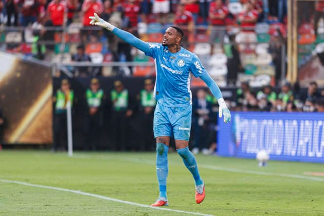 Palmeiras v Flamengo - Copa CONMEBOL Libertadores 2025 Final Lima, Peru - November 29: Goalkeeper Mateus Oliveira of Palmeiras during the Copa CONMEBOL Libertadores 2025 Final match between Palmeiras and Flamengo at Estadio Monumental U de Lima. Copyright: xLatinxSportxImagesx