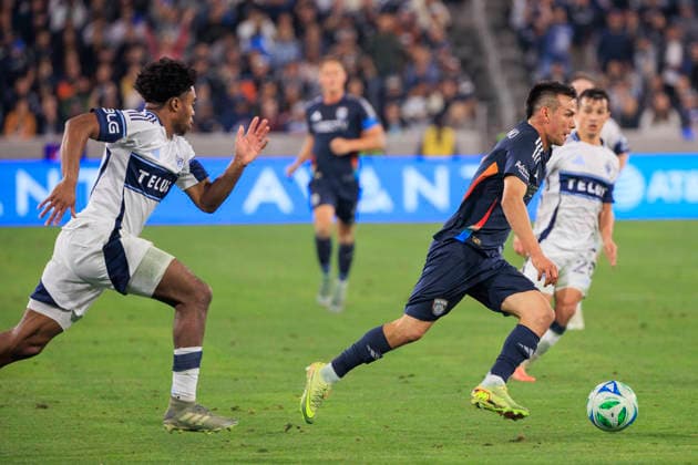 November 29, 2025, San Diego, California, USA: Hirving Lozano 11 of San Diego FC with the ball during the Audi 2025 MLS, Fussball Herren, USA Cup Playoffs Western Conference Final match against the Vancouver Whitecaps on Saturday November 29, 2025 at Snapdragon Stadium in San Diego, California. Vancouver Whitecaps defeat San Diego FC, 3-1. JAVIER ROJAS PI San Diego USA - ZUMAp124 20251129_zaa_p124_017 Copyright: xJavierxRojasx