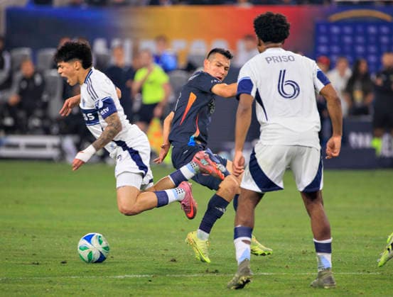 November 29, 2025, San Diego, California, USA: Hirving Lozano 11 of San Diego FC fouls Kenji Cabrera 17 of the Vancouver Whitecaps and earns a yellow card during the Audi 2025 MLS, Fussball Herren, USA Cup Playoffs Western Conference Final match on Saturday November 29, 2025 at Snapdragon Stadium in San Diego, California. Vancouver Whitecaps defeat San Diego FC, 3-1. JAVIER ROJAS PI San Diego USA - ZUMAp124 20251129_zaa_p124_019 Copyright: xJavierxRojasx
