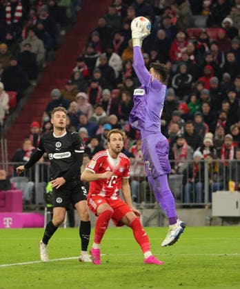 (251130) -- MUNICH, Nov. 30, 2025 -- Nikola Vasilj (R), goalkeeper of FC St. Pauli, makes a save during the German first division Bundesliga football match between FC Bayern Munich and FC St. Pauli in Munich, Germany, Nov. 29, 2025. (Photo by Xinhua) (SP)GERMANY-MUNICH-FOOTBALL-BUNDESLIGA-BAYERN MUNICH VS ST. PAULI PhilippexRuiz 