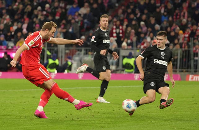 (251130) -- MUNICH, Nov. 30, 2025 -- Harry Kane (L) of FC Bayern Munich vies with Arkadiusz Pyrka (R) of FC St. Pauli during the German first division Bundesliga football match between FC Bayern Munich and FC St. Pauli in Munich, Germany, Nov. 29, 2025. (Photo by Xinhua) (SP)GERMANY-MUNICH-FOOTBALL-BUNDESLIGA-BAYERN MUNICH VS ST. PAULI PhilippexRuiz 