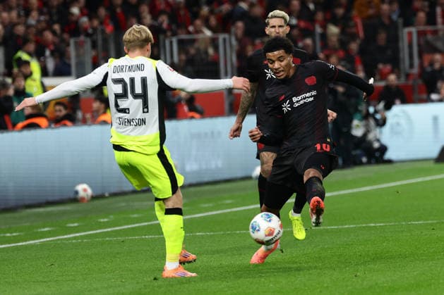 (251130) -- LEVERKUSEN, Nov. 30, 2025 -- Malik Tillman (R, front) of Bayer 04 Leverkusen vies with Daniel Svensson (L) of Borussia Dortmund during the German first division of Bundesliga football match between Bayer 04 Leverkusen and Borussia Dortmund in Leverkusen, Germany, Nov. 29. 2025. (Photo by Xinhua) (SP)GERMANY-LEVERKUSEN-FOOTBALL-BUNDESLIGA-LEVERKUSEN VS DORTMUND JoachimxBywaletz 
