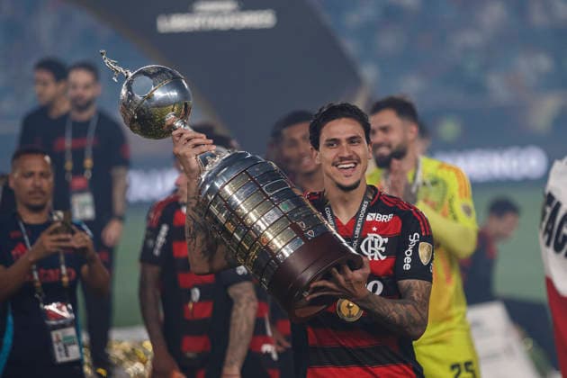 Palmeiras v Flamengo - Copa CONMEBOL Libertadores 2025 Final Lima, Peru - November 29: Player of Flamengo celebrates with trophy after winning the Copa CONMEBOL Libertadores 2025 Final match between Palmeiras and Flamengo at Estadio Monumental U de Lima. Copyright: xLatinxSportxImagesx