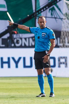 Palmeiras v Flamengo - Copa CONMEBOL Libertadores 2025 Final Lima, Peru - November 29: Referee Dario Herrera during the Copa CONMEBOL Libertadores 2025 Final match between Palmeiras and Flamengo at Estadio Monumental U de Lima. Copyright: xLatinxSportxImagesx