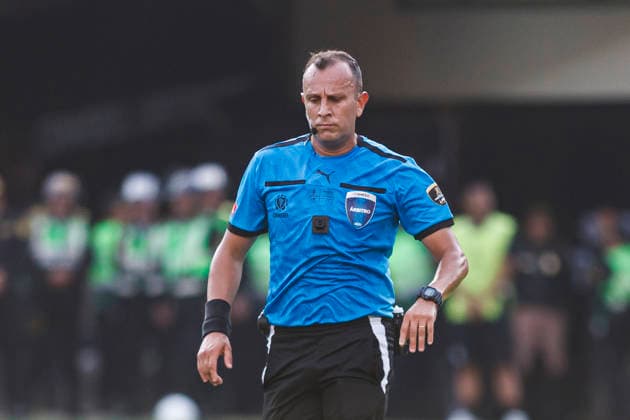Palmeiras v Flamengo - Copa CONMEBOL Libertadores 2025 Final Lima, Peru - November 29: Referee Dario Herrera during the Copa CONMEBOL Libertadores 2025 Final match between Palmeiras and Flamengo at Estadio Monumental U de Lima. Copyright: xLatinxSportxImagesx
