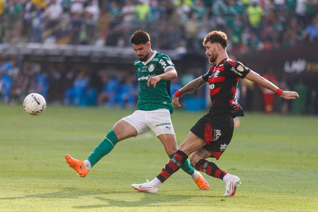 Palmeiras v Flamengo - Copa CONMEBOL Libertadores 2025 Final Lima, Peru - November 29: Jose Manuel Lopez of Palmeiras and Leo Pereira of Flamengo during the Copa CONMEBOL Libertadores 2025 Final match between Palmeiras and Flamengo at Estadio Monumental U de Lima. Copyright: xLatinxSportxImagesx
