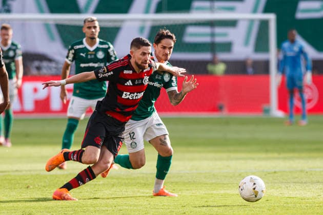 Palmeiras v Flamengo - Copa CONMEBOL Libertadores 2025 Final Lima, Peru - November 29: Jorginho of Flamengo and Khellven of Palmeiras during the Copa CONMEBOL Libertadores 2025 Final match between Palmeiras and Flamengo at Estadio Monumental U de Lima. Copyright: xLatinxSportxImagesx
