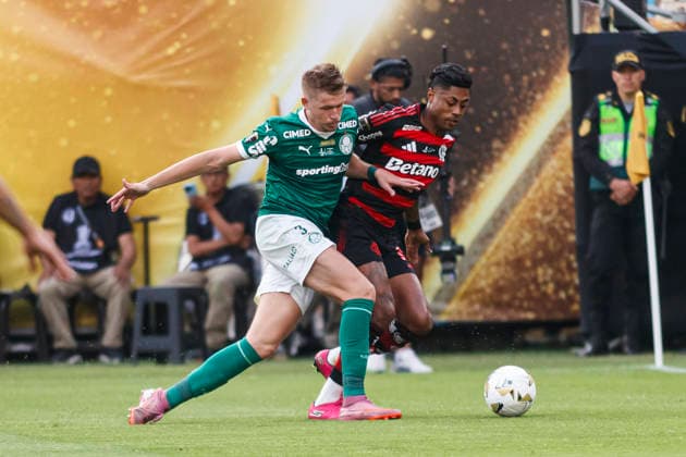 Palmeiras v Flamengo - Copa CONMEBOL Libertadores 2025 Final Lima, Peru - November 29: Bruno Fuchs of Palmeiras and Bruno Henrique of Flamengo during the Copa CONMEBOL Libertadores 2025 Final match between Palmeiras and Flamengo at Estadio Monumental U de Lima. Copyright: xLatinxSportxImagesx