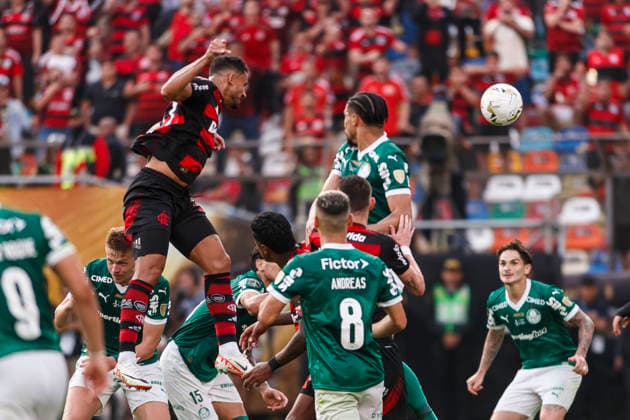 Sport Bilder des Tages Palmeiras v Flamengo - Copa CONMEBOL Libertadores 2025 Final Lima, Peru - November 29: Danilo Luiz of Flamengo scoring his goal during the Copa CONMEBOL Libertadores 2025 Final match between Palmeiras and Flamengo at Estadio Monumental U de Lima. Copyright: xLatinxSportxImagesx