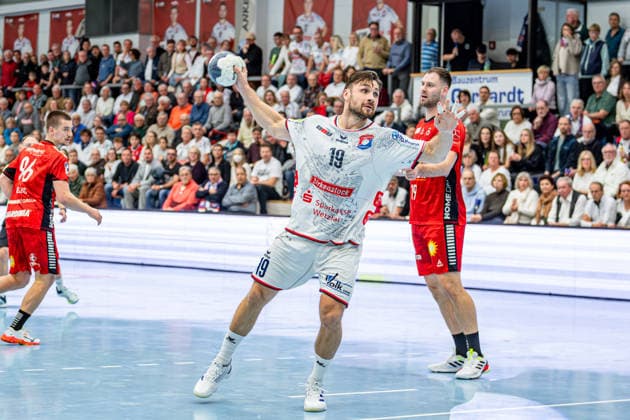 2 Handball Bundesliga TV Hüttenberg TuS N Lübbecke, 29 11 25 Vit Reichl TV Hüttenberg, 19 , Yannick Dräger TuS N Lübbecke, 19 , Tim Roman Wieling TuS N Lübbecke, 96 2 Handball Bundesliga TV Hüttenberg TuS N Lübbecke Hüttenberg, 29 11 25 Copyright: xBEAUTIFULxSPORTS Roeczeyx