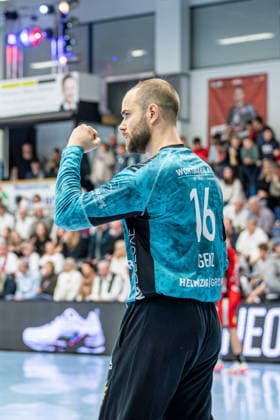 2 Handball Bundesliga TV Hüttenberg TuS N Lübbecke, 29 11 25 Fredrik Genz TuS N Lübbecke, 16 2 Handball Bundesliga TV Hüttenberg TuS N Lübbecke Hüttenberg, 29 11 25 Copyright: xBEAUTIFULxSPORTS Roeczeyx